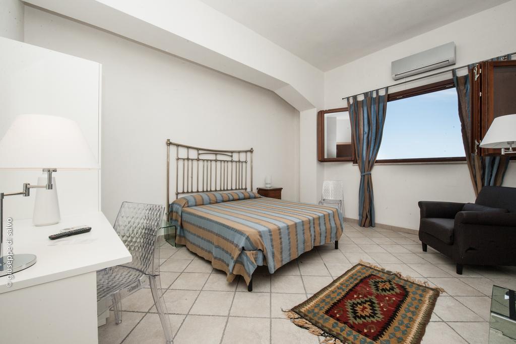 Casale Belvedere vista mare Valderice Rom bilde